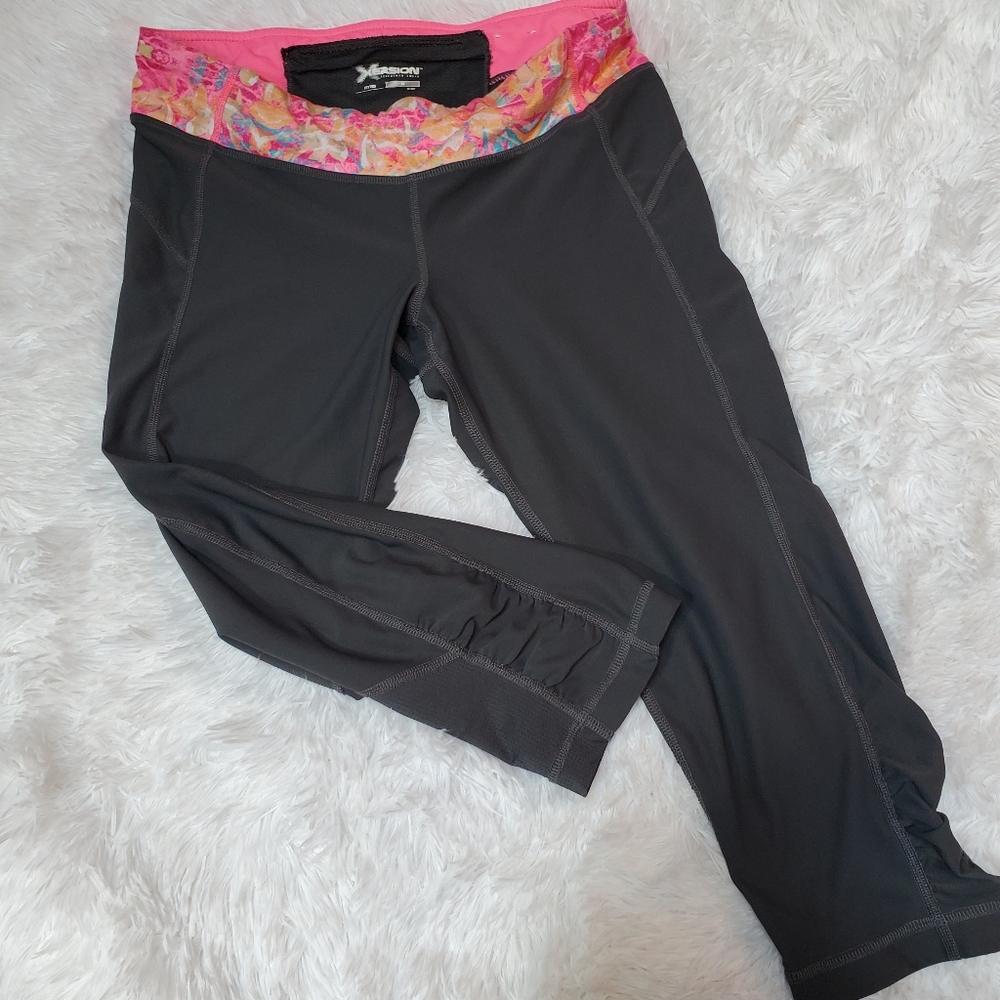 XERSION GRAY ATHLETIC CAPRIS WITH PINK PATTERNED WAISTBAND!